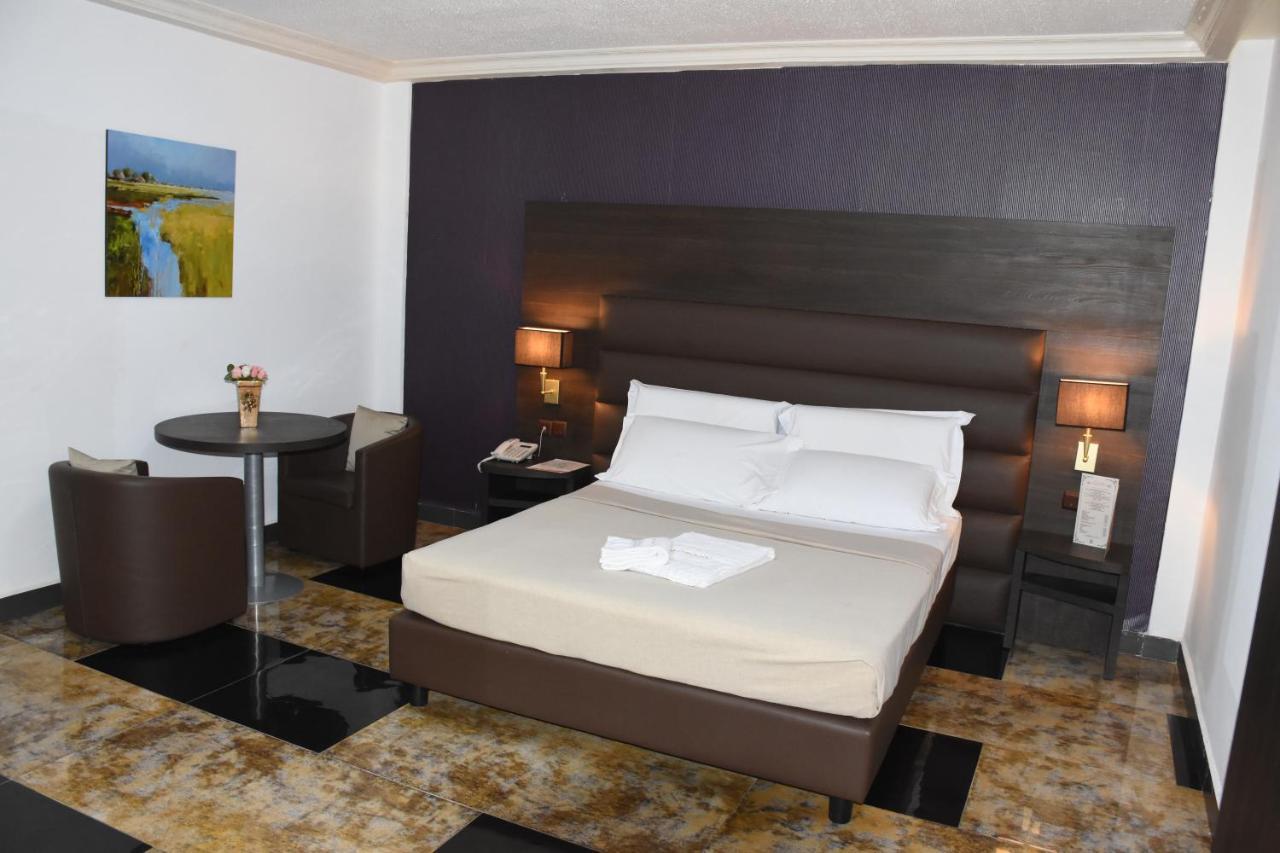 Yaoundé New Heaven Hotel מראה חיצוני תמונה