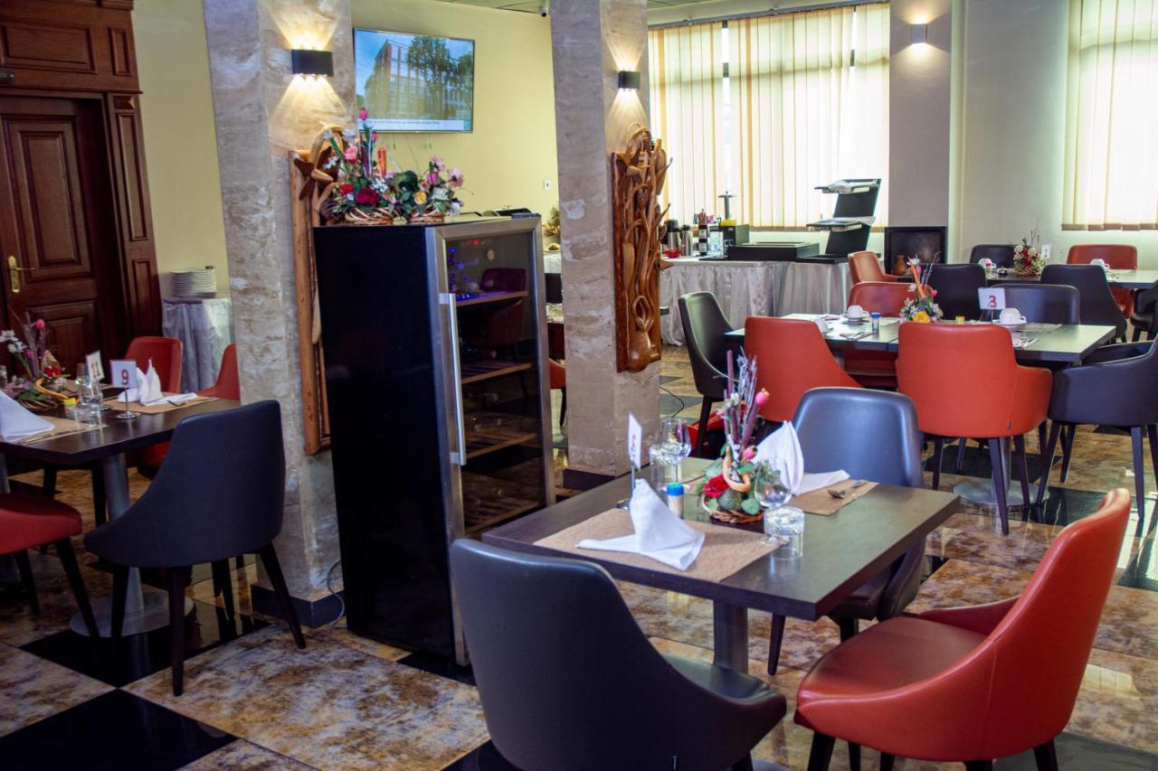 Yaoundé New Heaven Hotel מראה חיצוני תמונה